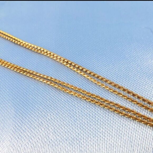 Vintage Signed Crown Trifari Leaf Pendant Necklace Gold-Tone Dainty Leaves - Picture 7 of 10